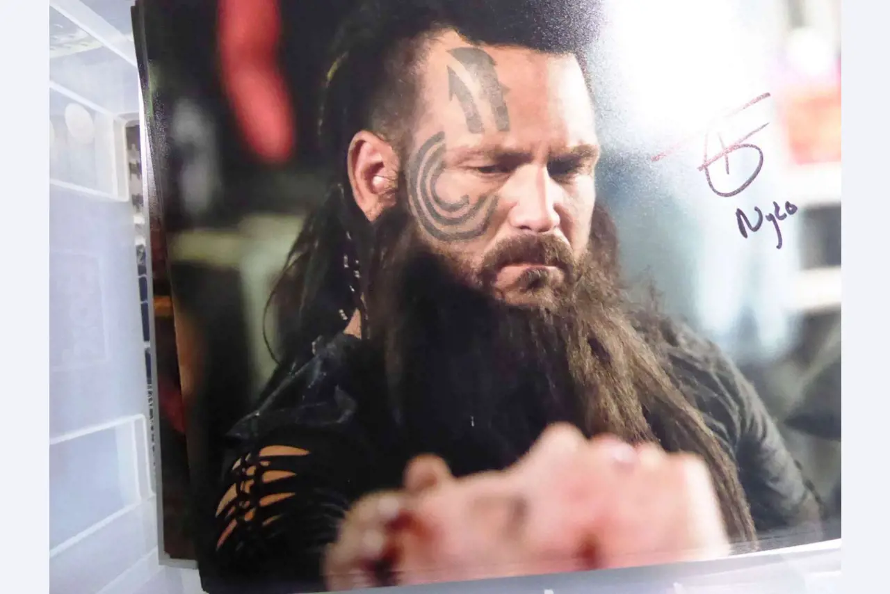 Autograph cards from film and series actors-27