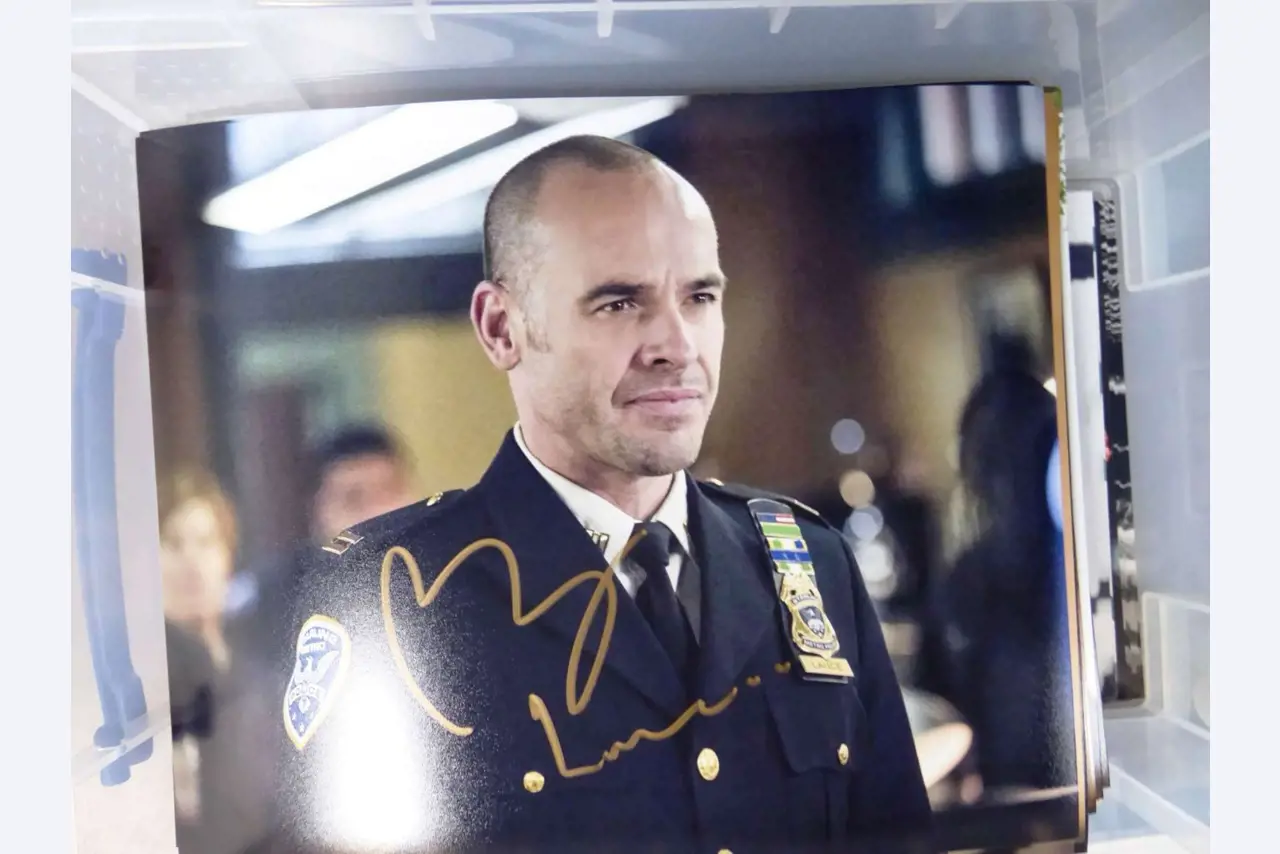 Autograph cards from film and series actors-28