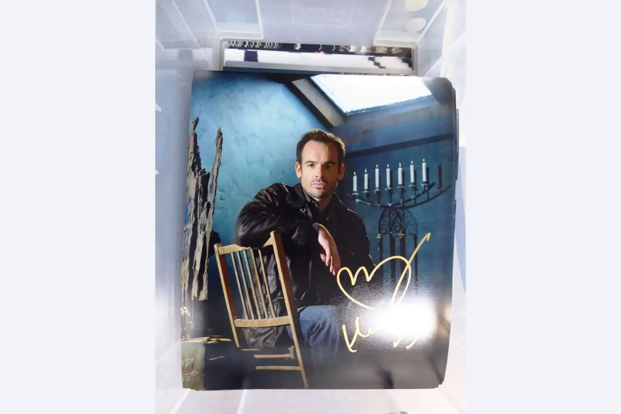 Autograph cards from film and series actors-29