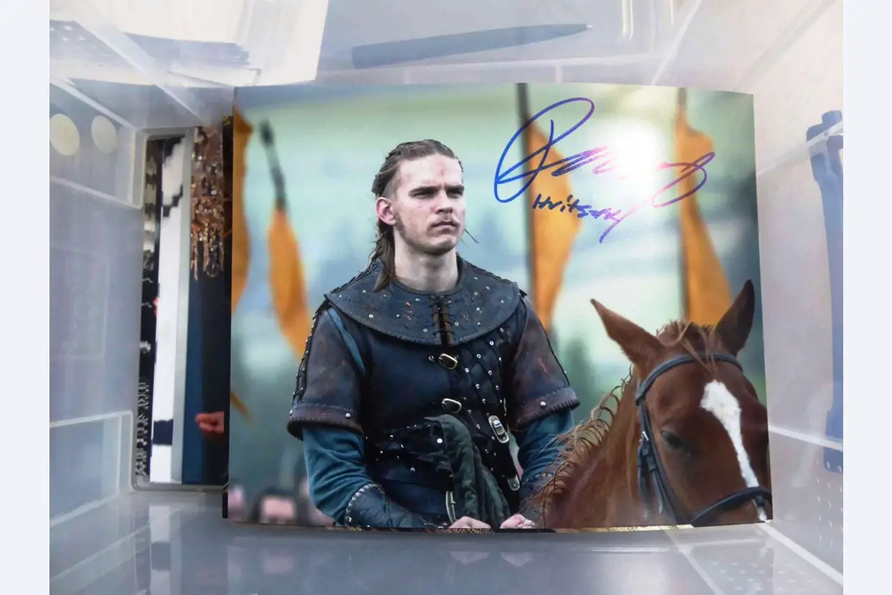 Autograph cards from film and series actors-31