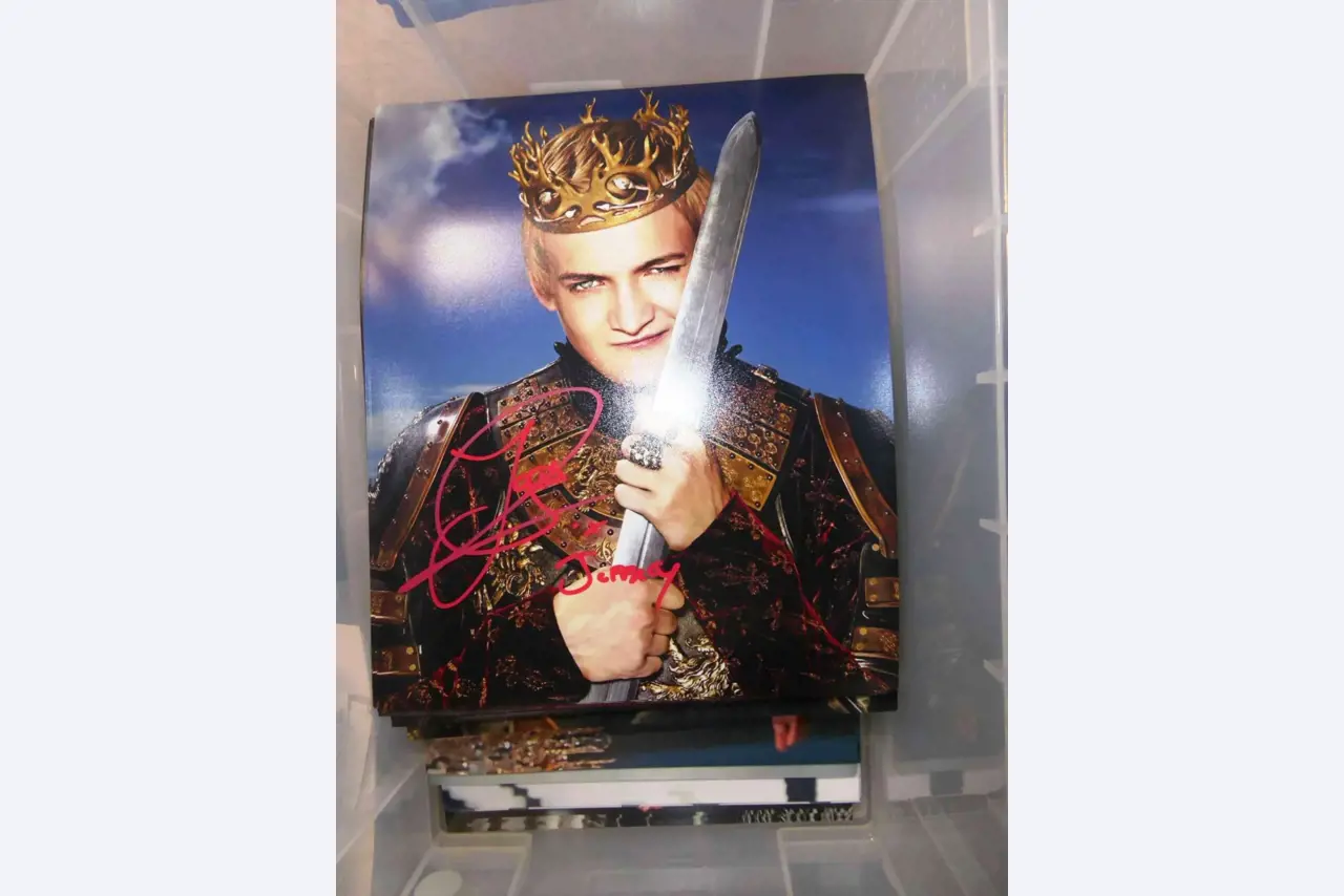 Autograph cards from film and series actors-32