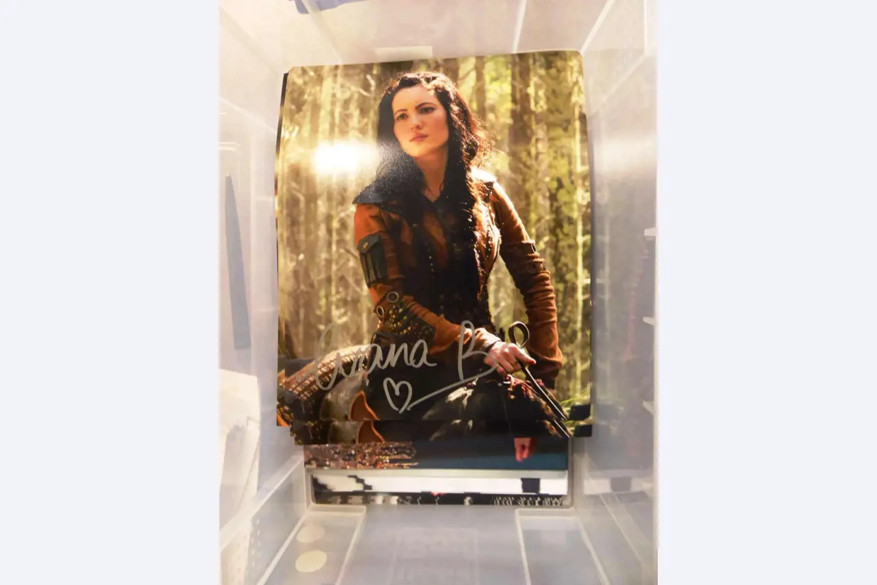 Autograph cards from film and series actors-33