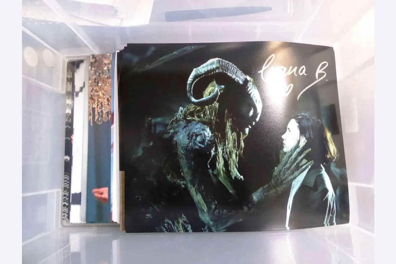 Autograph cards from film and series actors-34