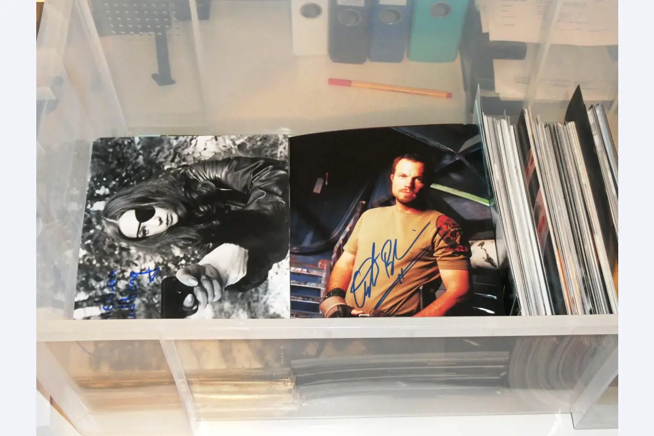 Autograph cards from film and series actors-3