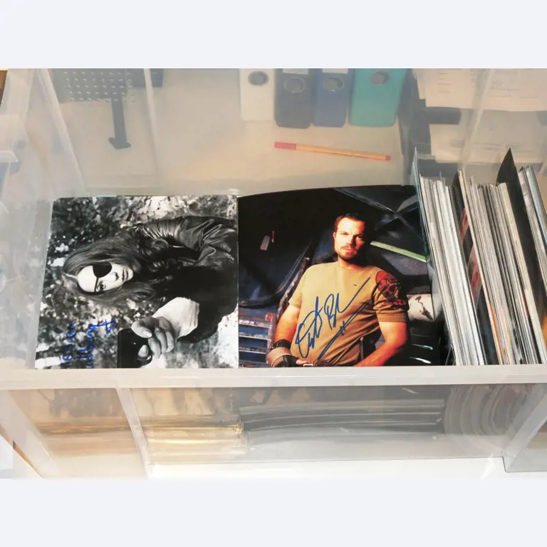 Autograph cards from film and series actors-3