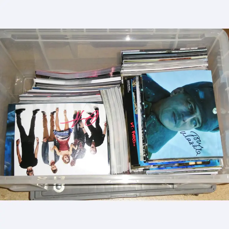 Autograph cards from film and series actors-4