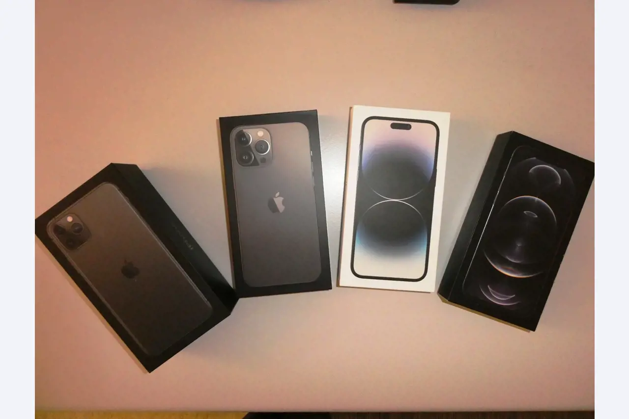 Autograph cards from film and series actors-1