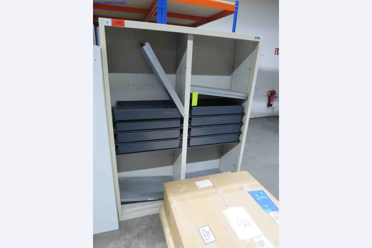 Machines CNC bien entretenues destinées à la fabrication de pièces métalliques de précision-1
