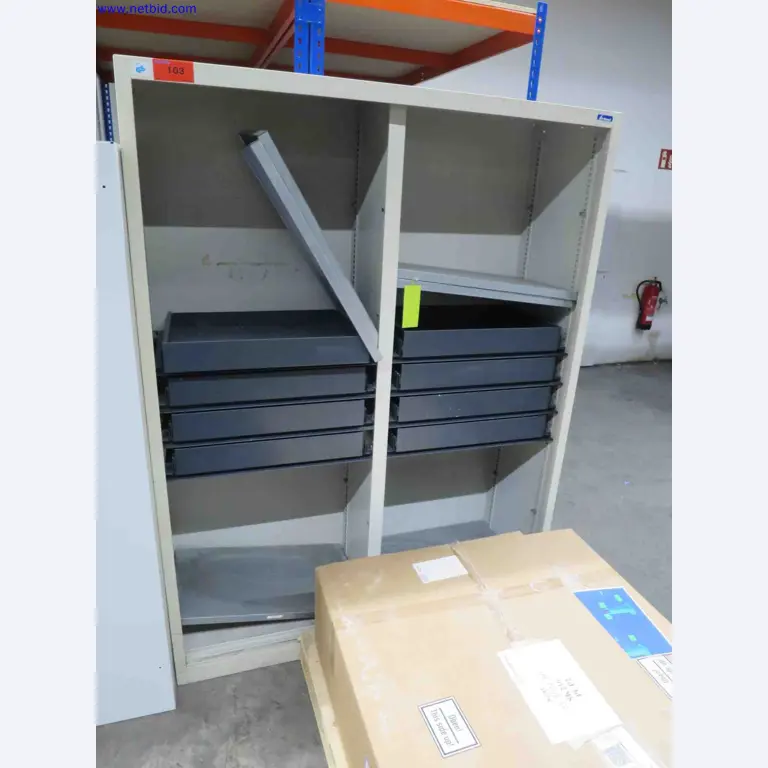 Machines CNC bien entretenues destinées à la fabrication de pièces métalliques de précision-1