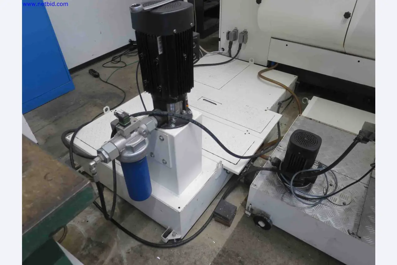 Máquinas CNC en buen estado para la fabricación de componentes metálicos de precisión-6