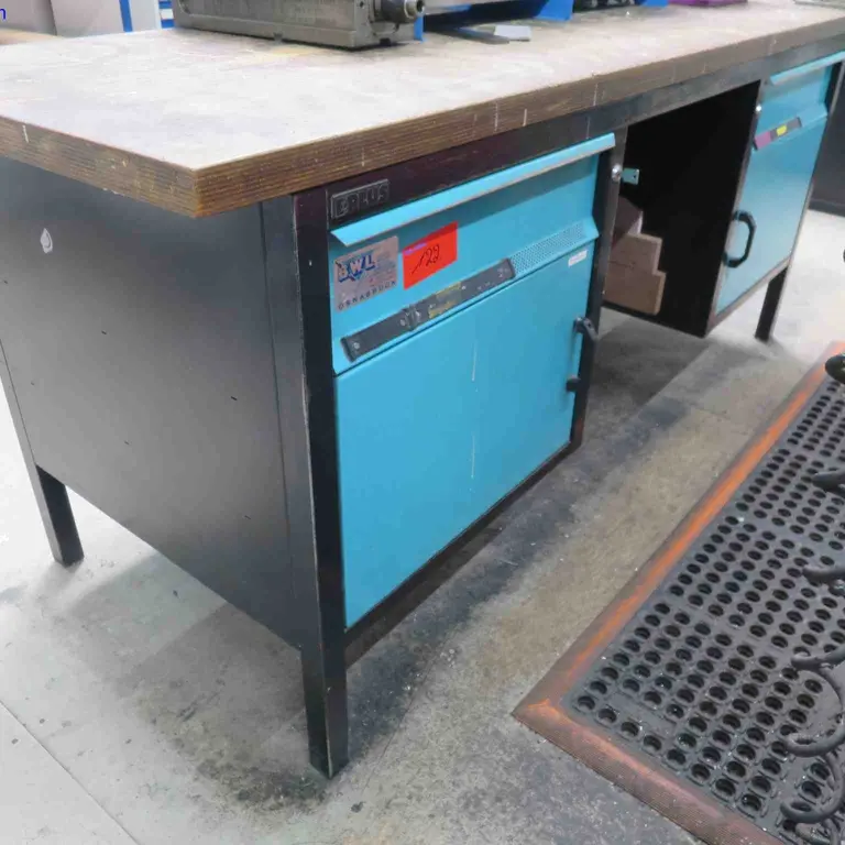 2 Workbenches E-Plus