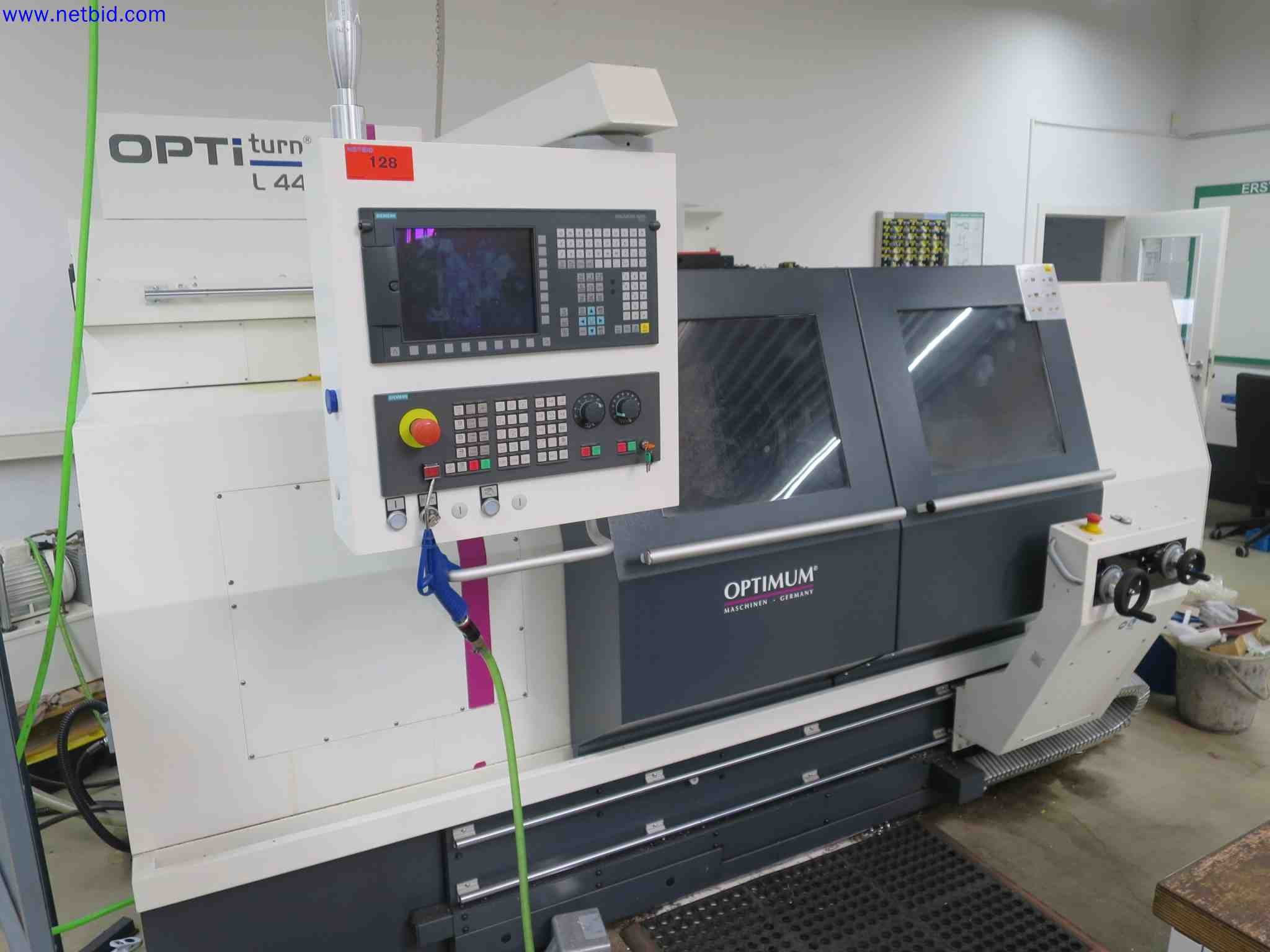 Máquinas CNC en buen estado para la fabricación de componentes metálicos de precisión-1