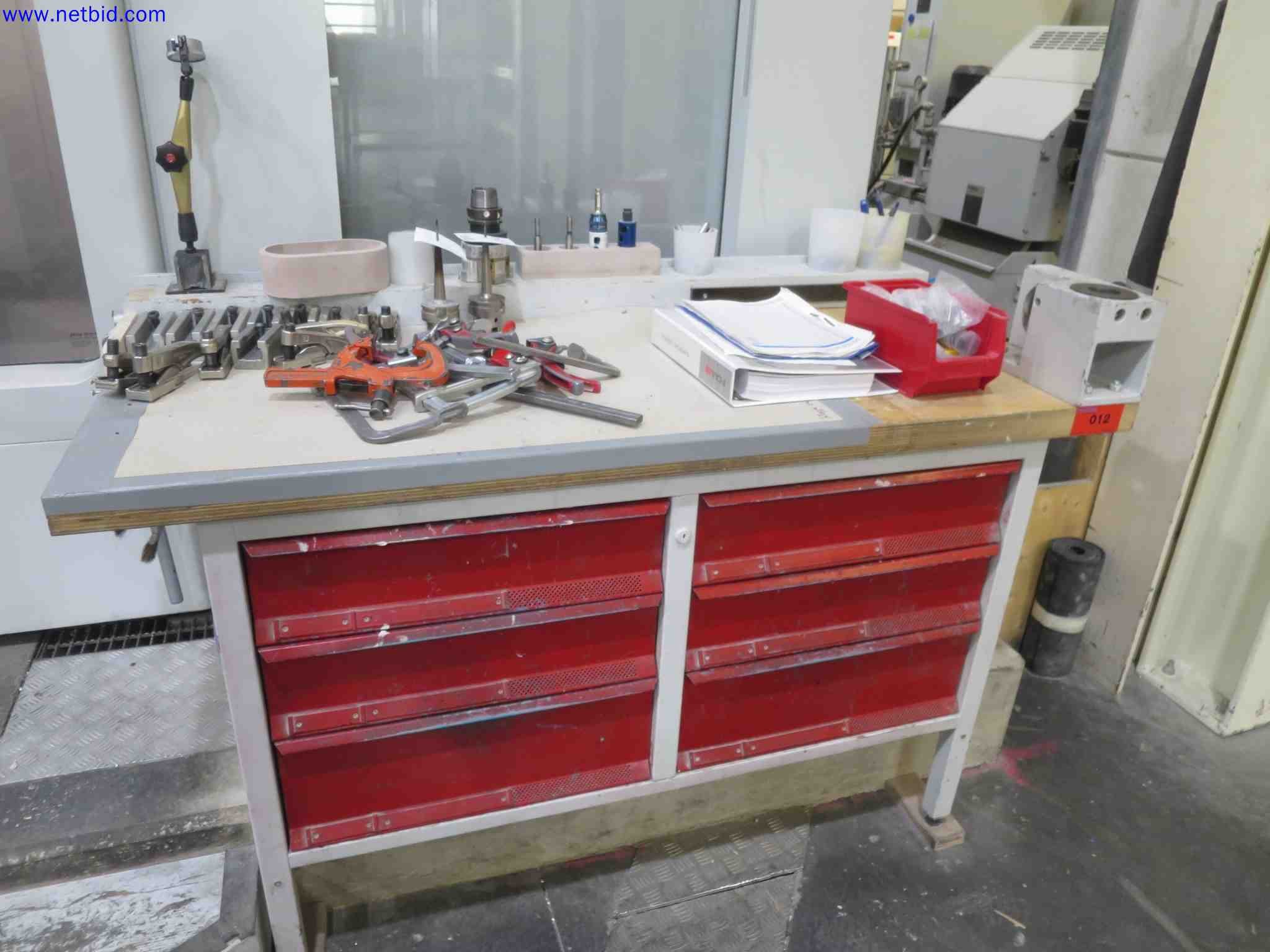 Machines CNC bien entretenues destinées à la fabrication de pièces métalliques de précision-1
