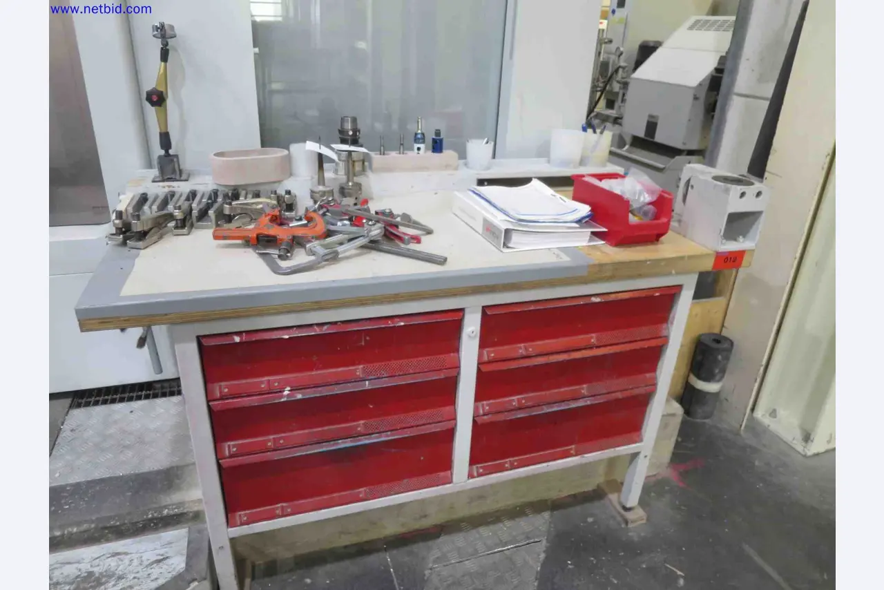 Machines CNC bien entretenues destinées à la fabrication de pièces métalliques de précision-1
