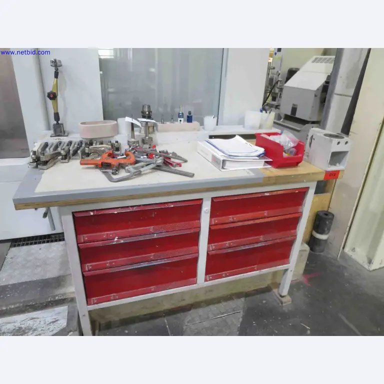 Machines CNC bien entretenues destinées à la fabrication de pièces métalliques de précision-1