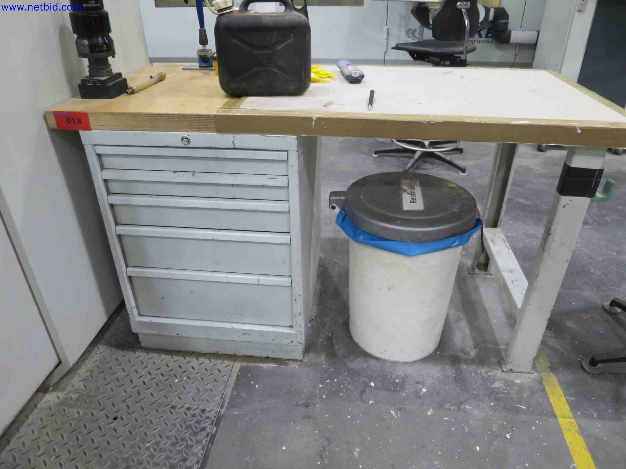 Machines CNC bien entretenues destinées à la fabrication de pièces métalliques de précision-1