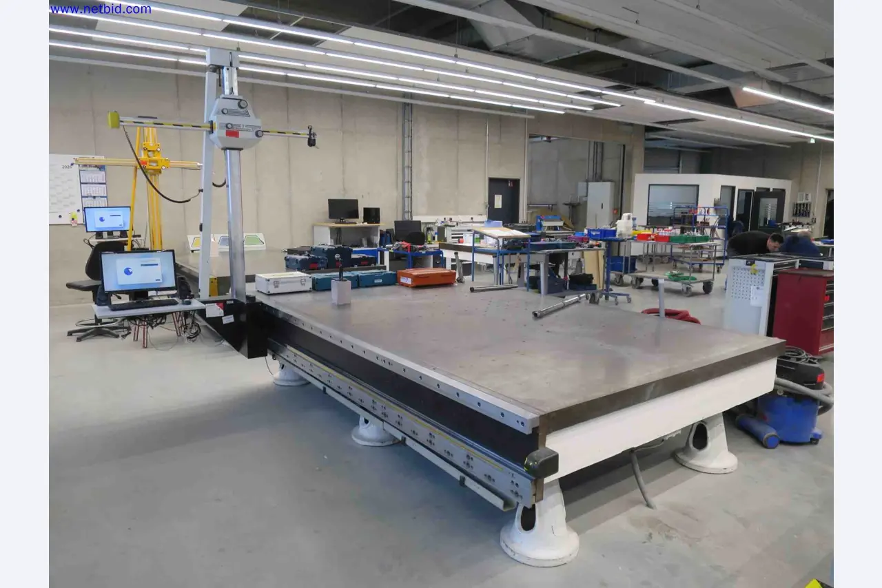 Máquinas CNC en buen estado para la fabricación de componentes metálicos de precisión-1
