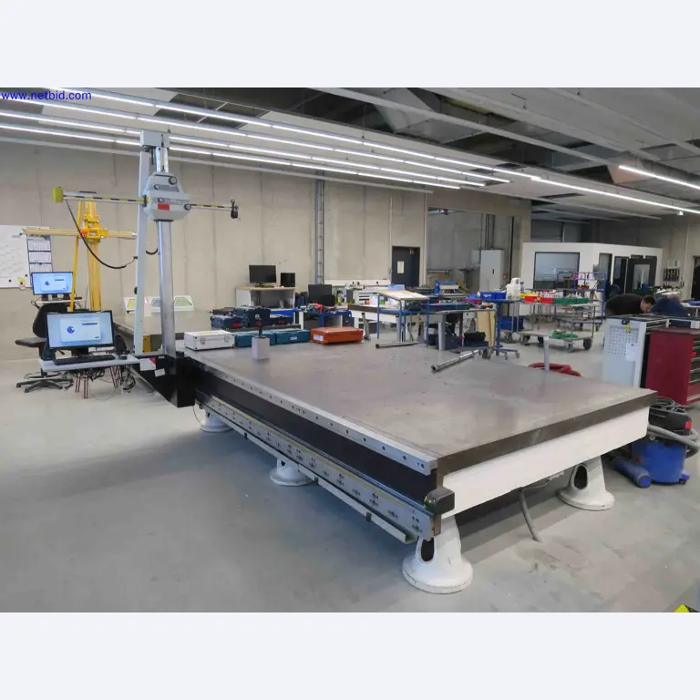 Máquinas CNC en buen estado para la fabricación de componentes metálicos de precisión-1