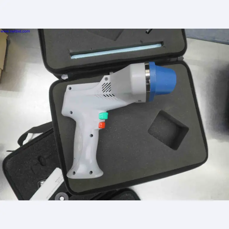 Well-maintained CNC machines for the production of precision metal components-2