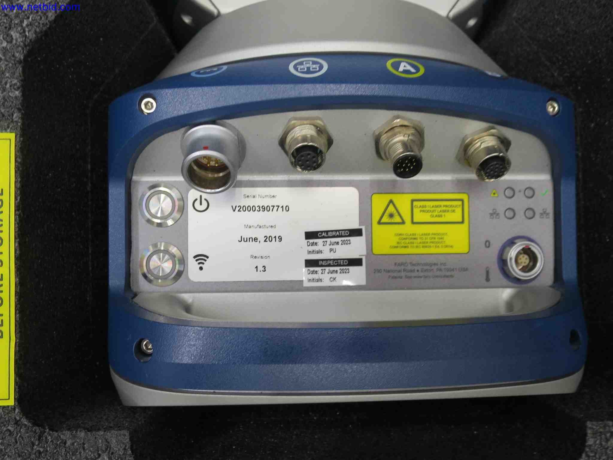 Dobrze utrzymane maszyny CNC do produkcji precyzyjnych elementów metalowych-3