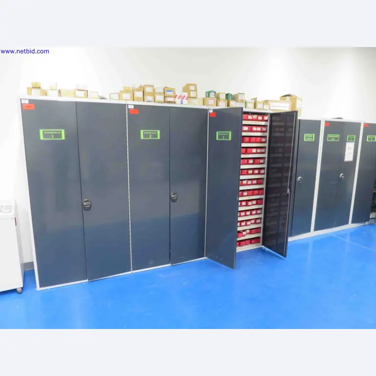 Dobrze utrzymane maszyny CNC do produkcji precyzyjnych elementów metalowych-1
