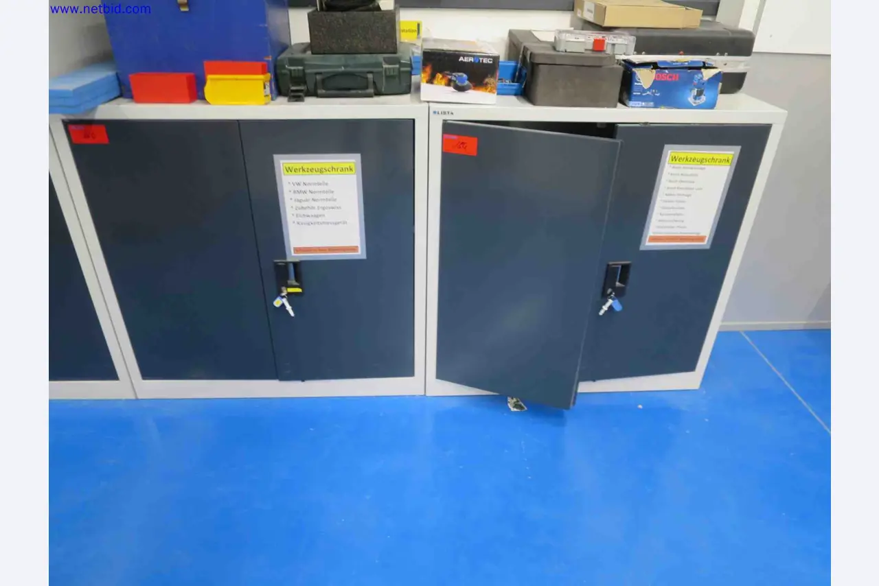 Dobrze utrzymane maszyny CNC do produkcji precyzyjnych elementów metalowych-2