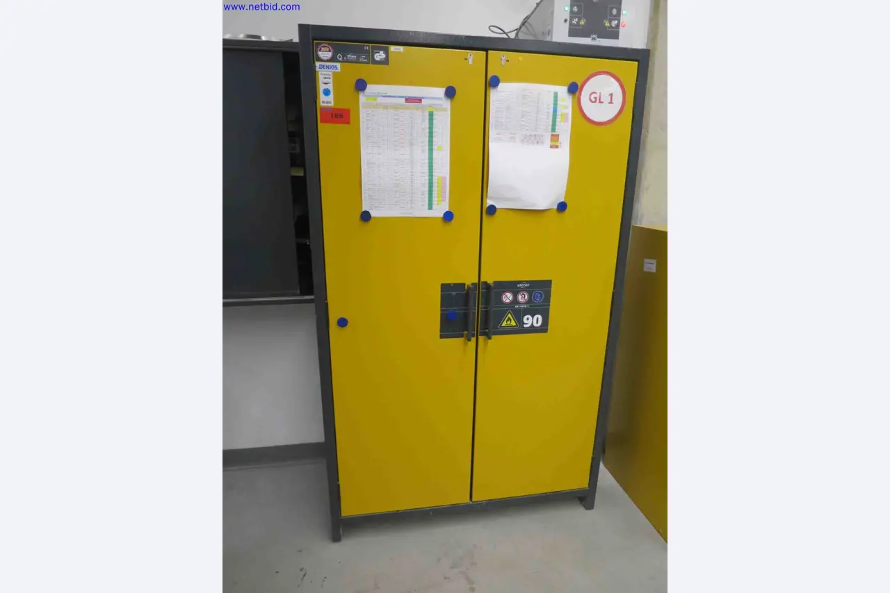 Well-maintained CNC machines for the production of precision metal components-1