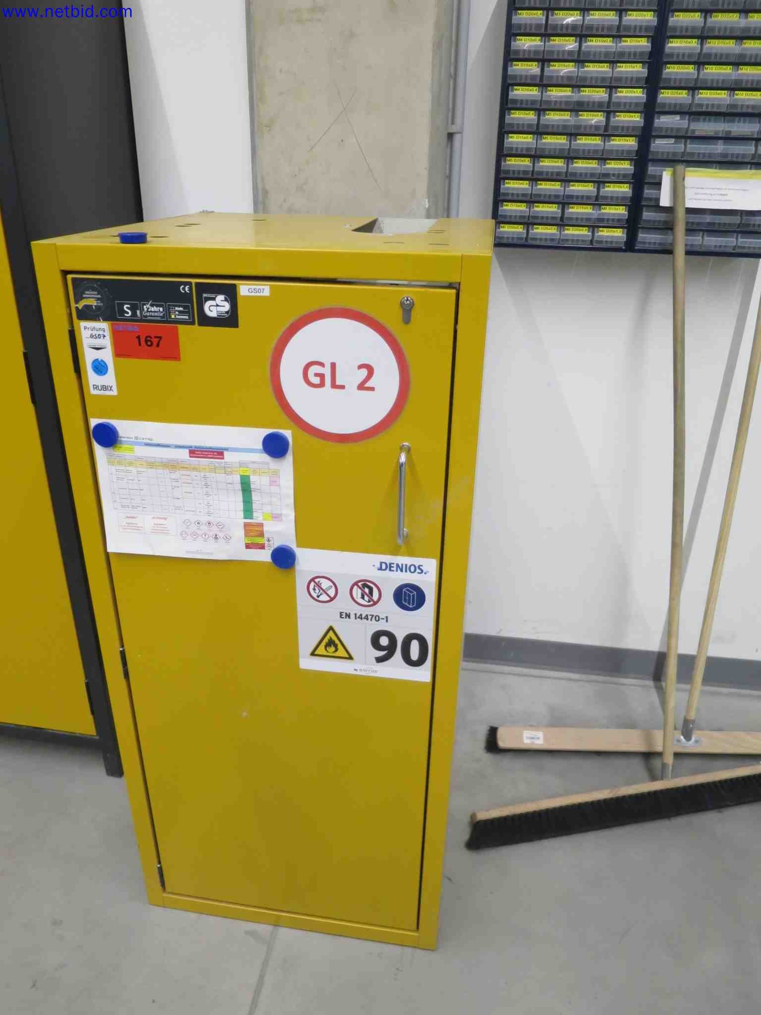 Dobrze utrzymane maszyny CNC do produkcji precyzyjnych elementów metalowych-1