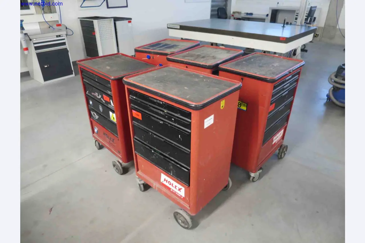 Well-maintained CNC machines for the production of precision metal components-1