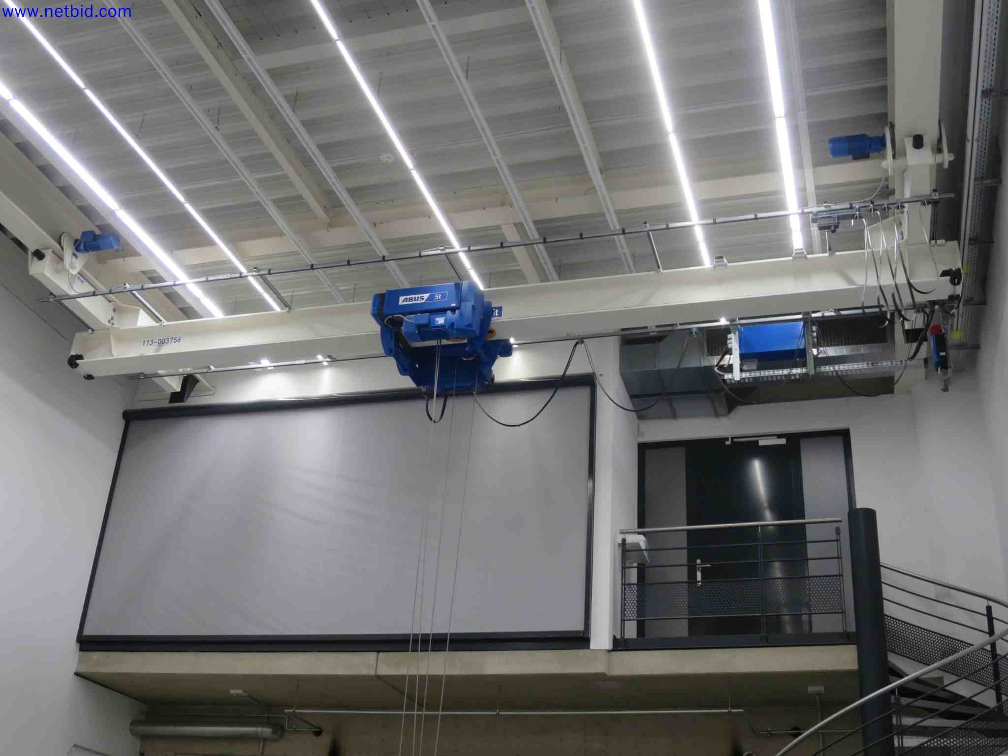 Máquinas CNC en buen estado para la fabricación de componentes metálicos de precisión-1