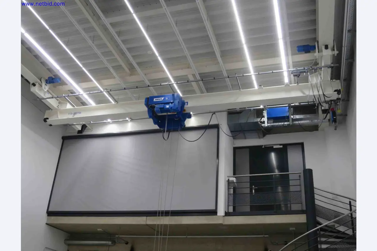 Máquinas CNC en buen estado para la fabricación de componentes metálicos de precisión-1