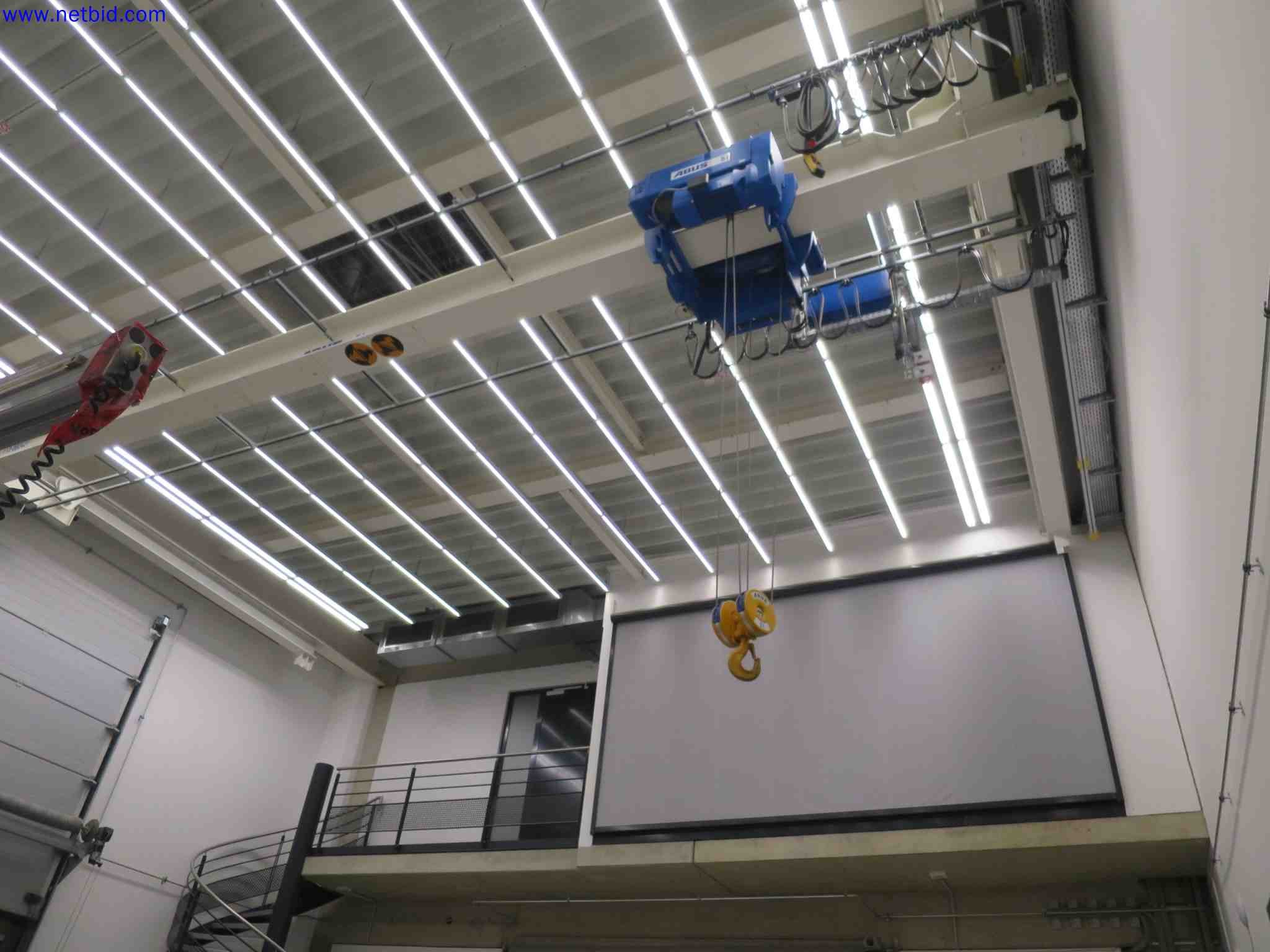 Máquinas CNC en buen estado para la fabricación de componentes metálicos de precisión-1