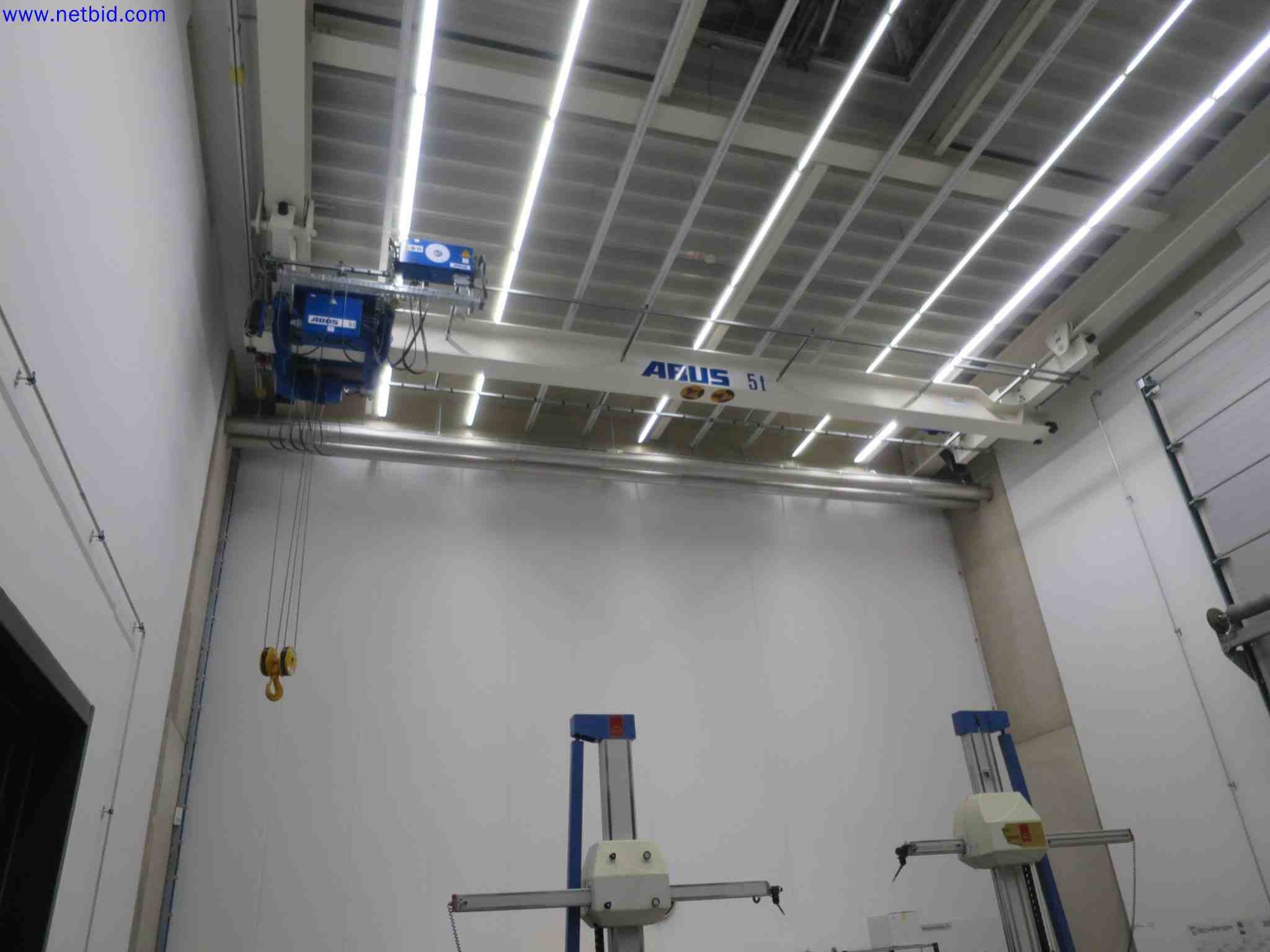Máquinas CNC en buen estado para la fabricación de componentes metálicos de precisión-1
