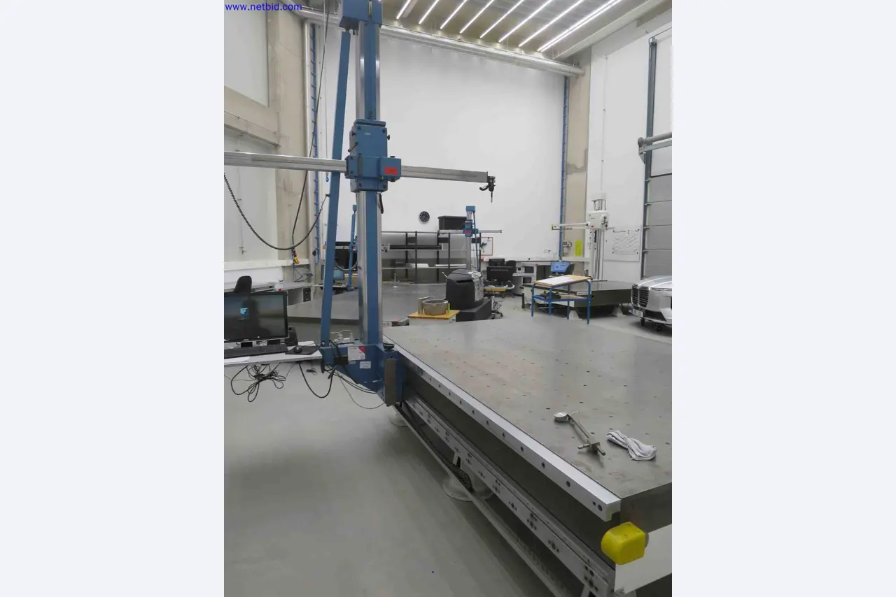 Máquinas CNC en buen estado para la fabricación de componentes metálicos de precisión-1