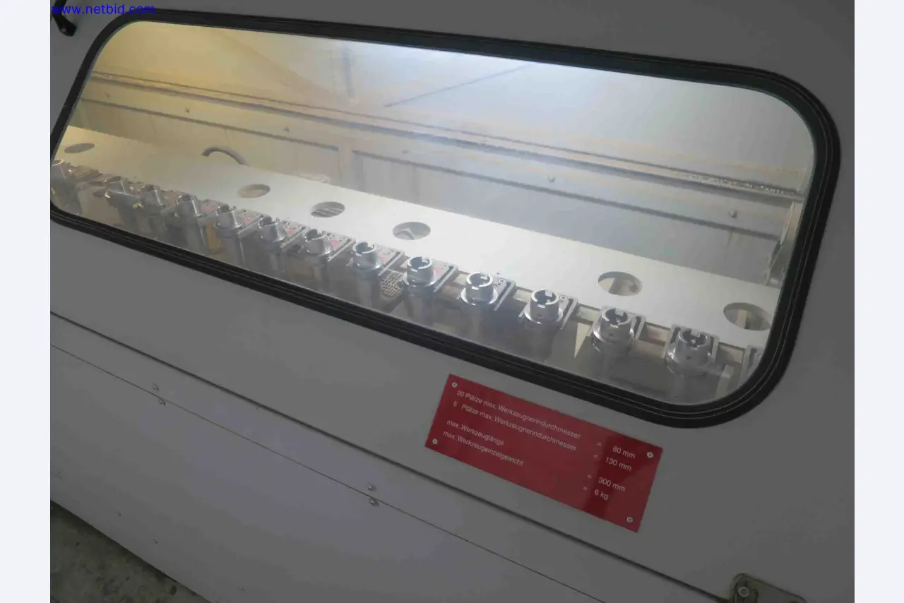 Machines CNC bien entretenues destinées à la fabrication de pièces métalliques de précision-13