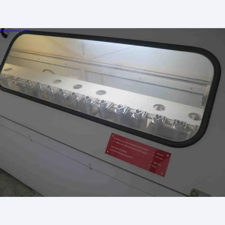 Machines CNC bien entretenues destinées à la fabrication de pièces métalliques de précision-13