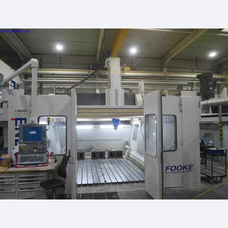 Machines CNC bien entretenues destinées à la fabrication de pièces métalliques de précision-14