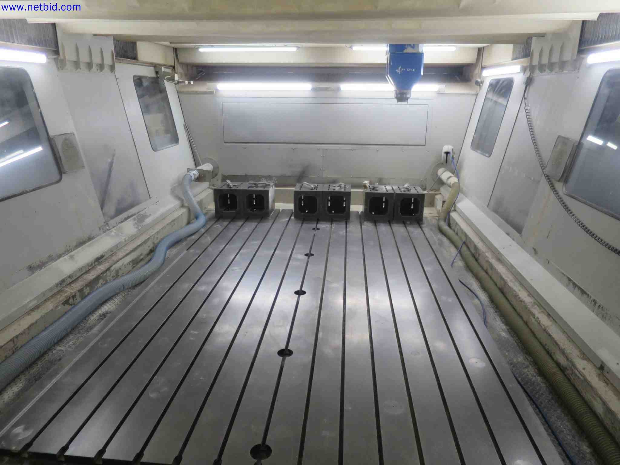 Machines CNC bien entretenues destinées à la fabrication de pièces métalliques de précision-4