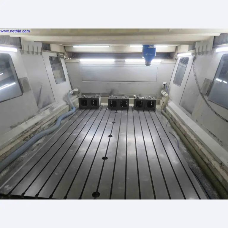 Machines CNC bien entretenues destinées à la fabrication de pièces métalliques de précision-4