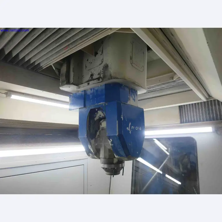 Machines CNC bien entretenues destinées à la fabrication de pièces métalliques de précision-5