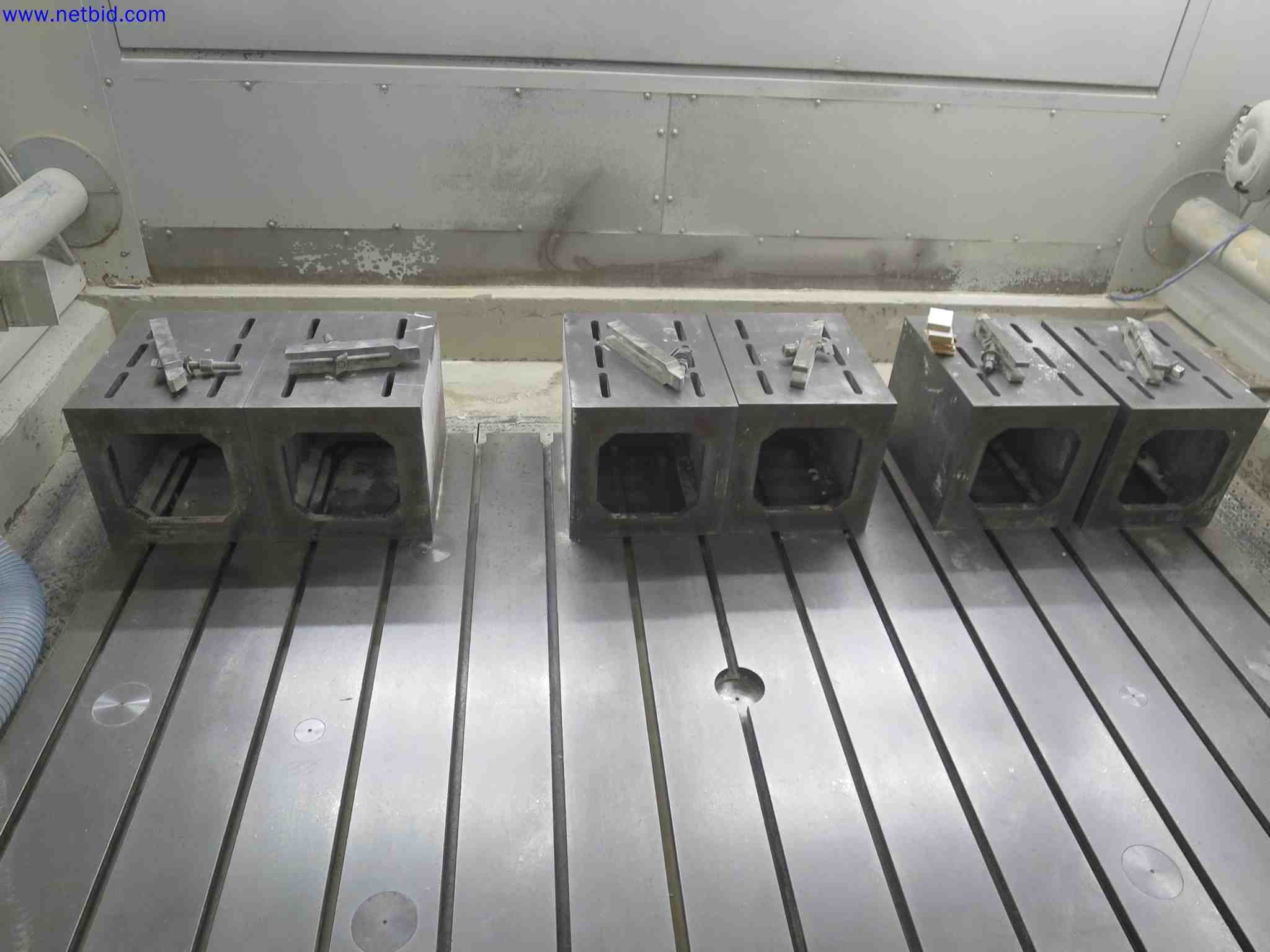 Machines CNC bien entretenues destinées à la fabrication de pièces métalliques de précision-6