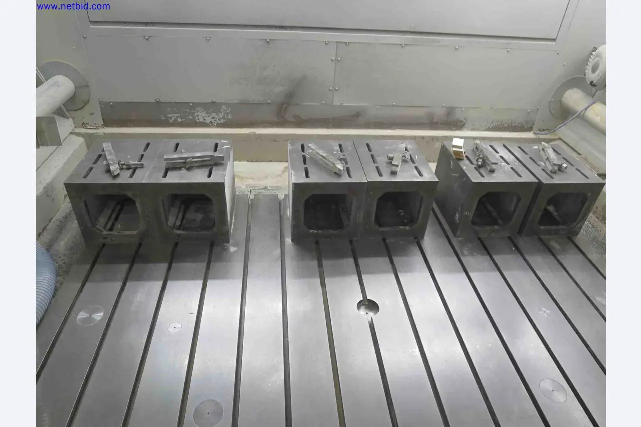 Machines CNC bien entretenues destinées à la fabrication de pièces métalliques de précision-6
