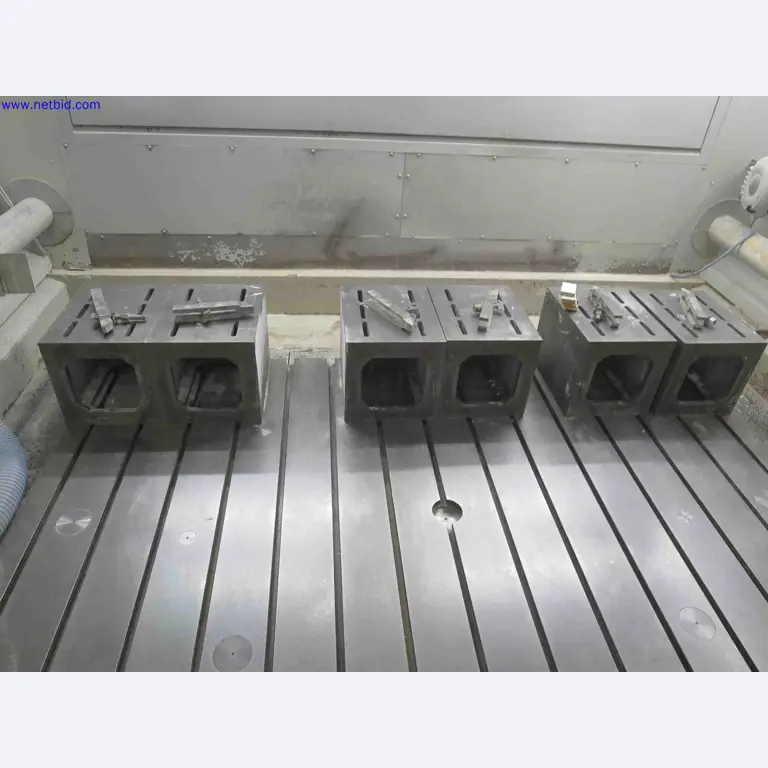 Machines CNC bien entretenues destinées à la fabrication de pièces métalliques de précision-6