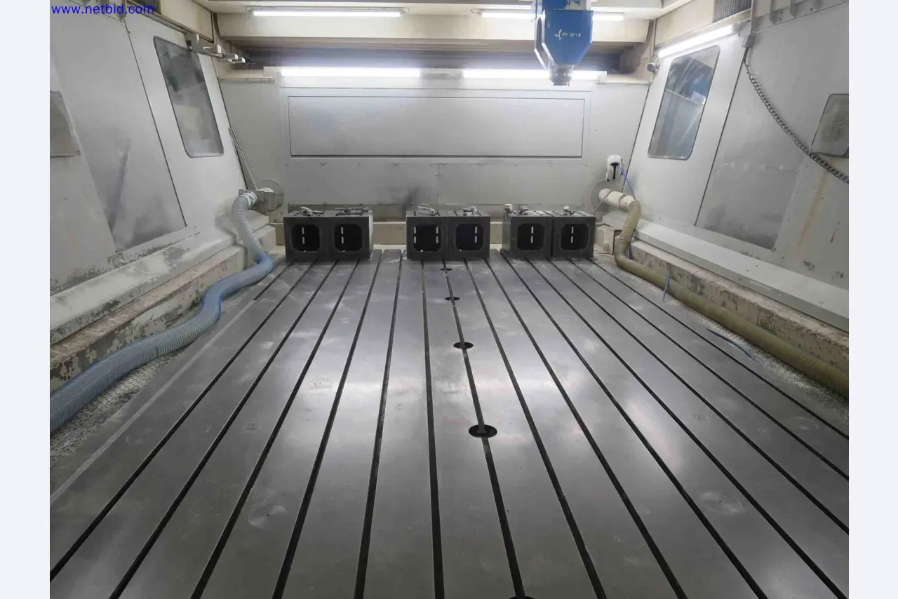 Machines CNC bien entretenues destinées à la fabrication de pièces métalliques de précision-7