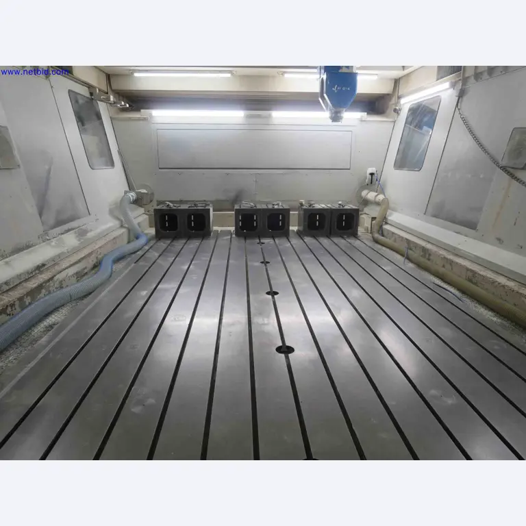 Machines CNC bien entretenues destinées à la fabrication de pièces métalliques de précision-7
