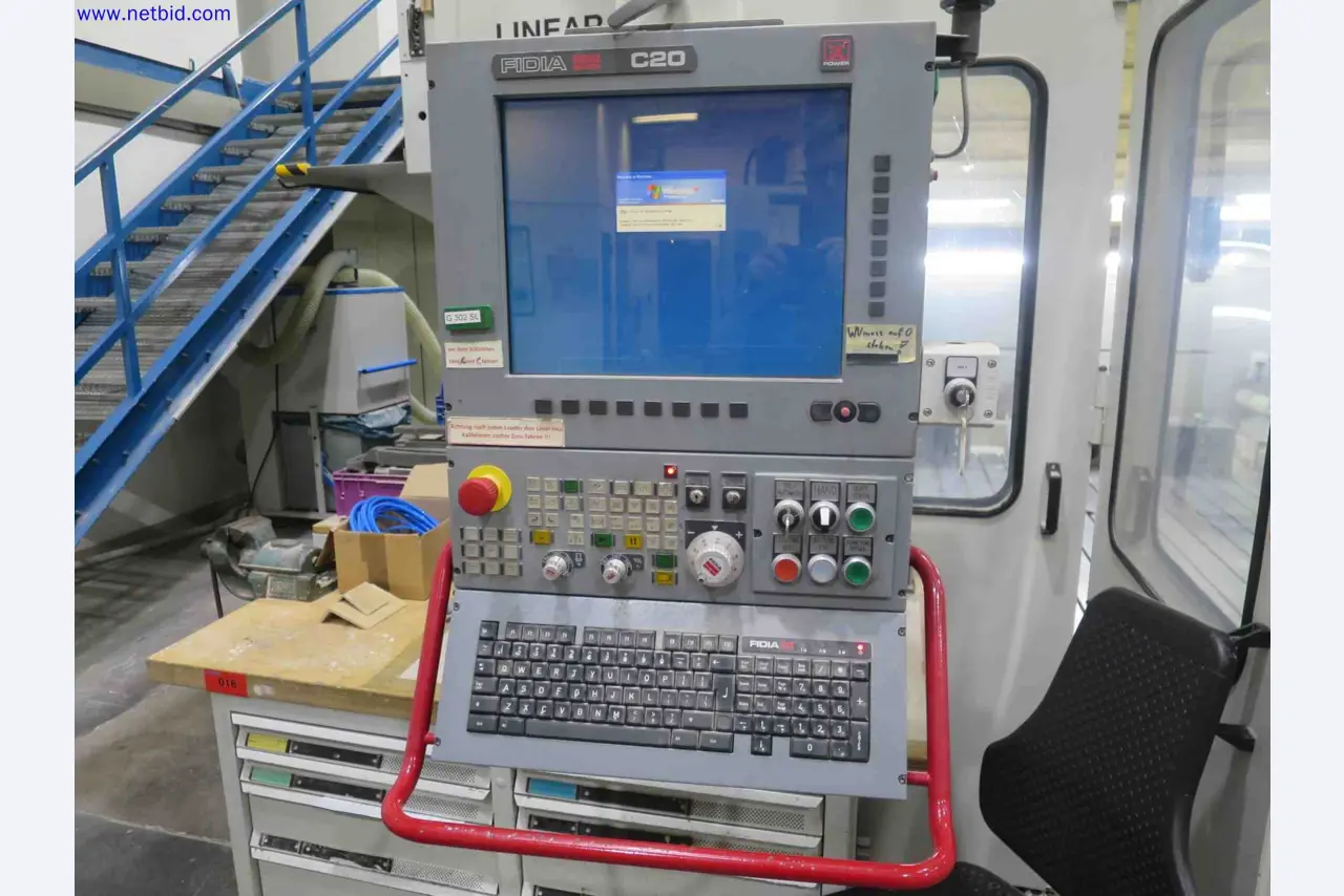 Machines CNC bien entretenues destinées à la fabrication de pièces métalliques de précision-8