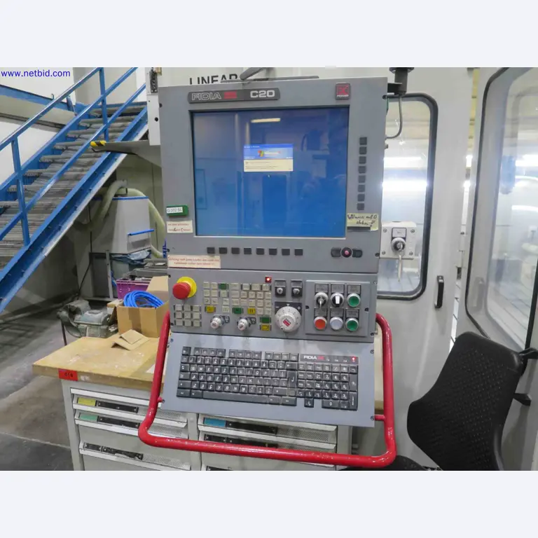 Machines CNC bien entretenues destinées à la fabrication de pièces métalliques de précision-8