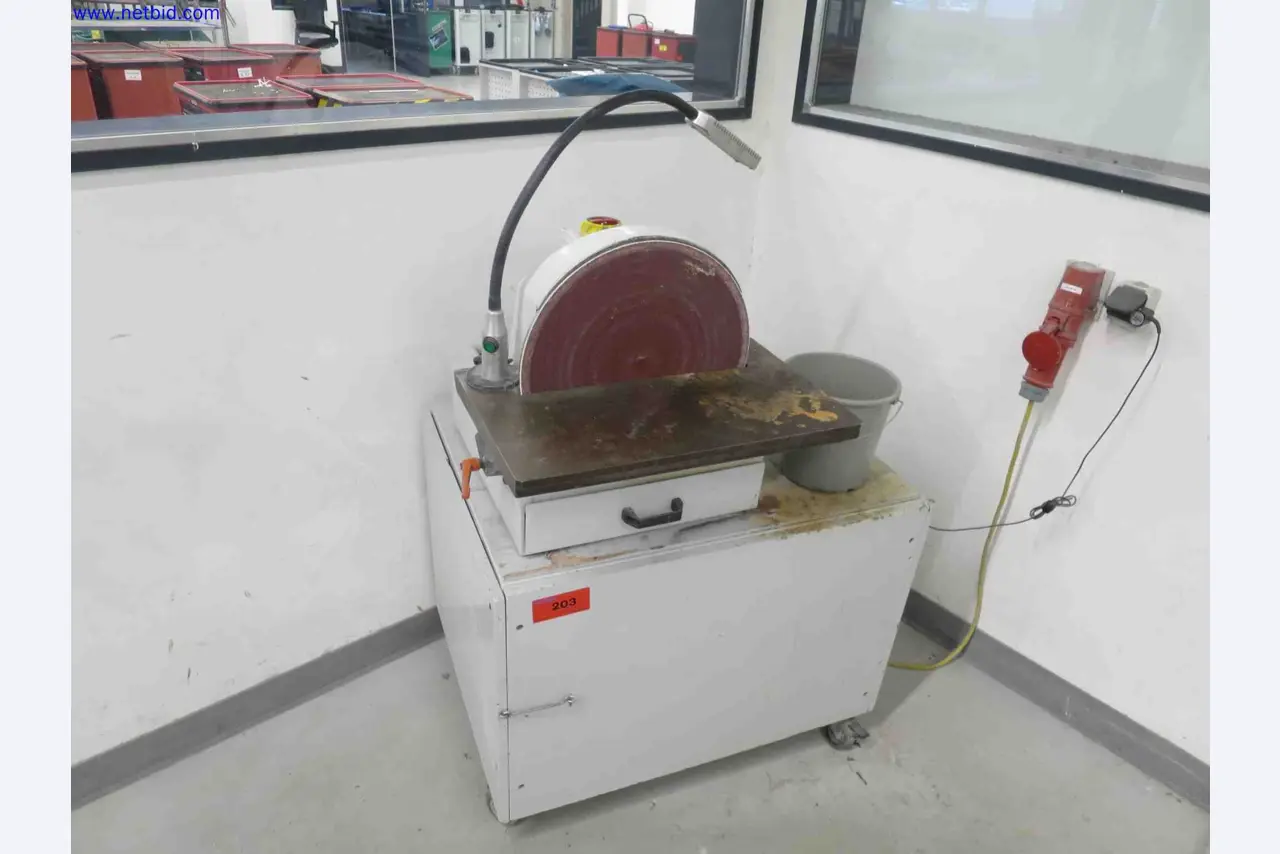 Machines CNC bien entretenues destinées à la fabrication de pièces métalliques de précision-1