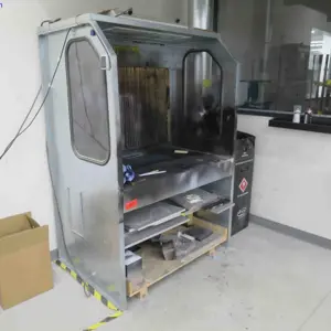 Cabine de peinture pour l'application manuelle de peinture