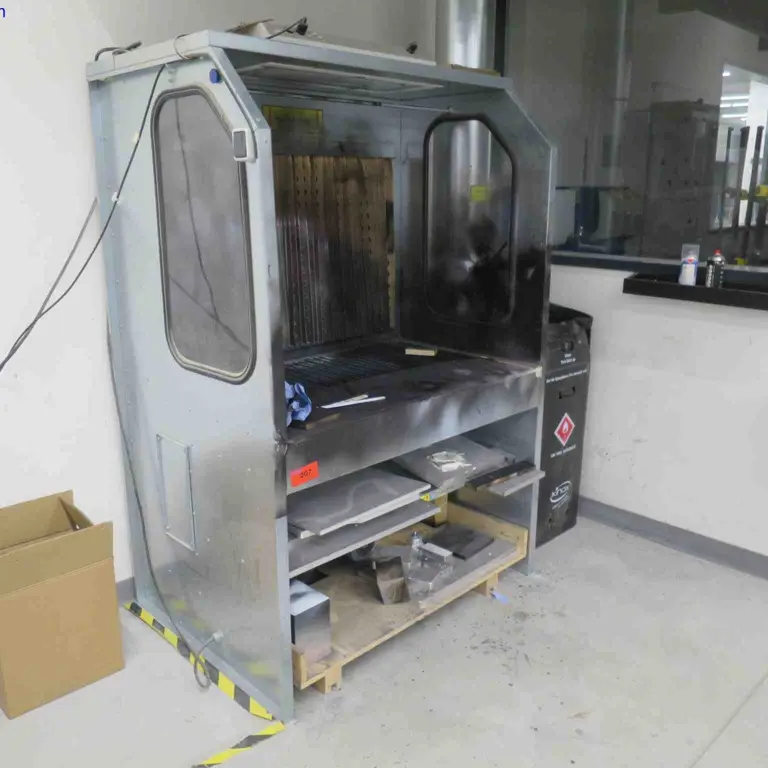 Cabine de peinture pour l'application manuelle de peinture